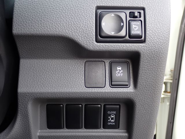 Nissan CARAVAN WAGON 2017-08 15111-12