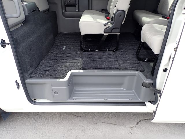Nissan CARAVAN WAGON 2017-08 15111-24