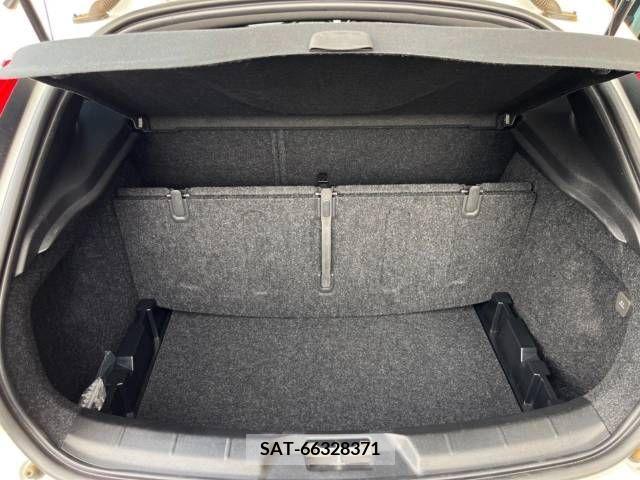 Volvo V40 2016-03 370214-14
