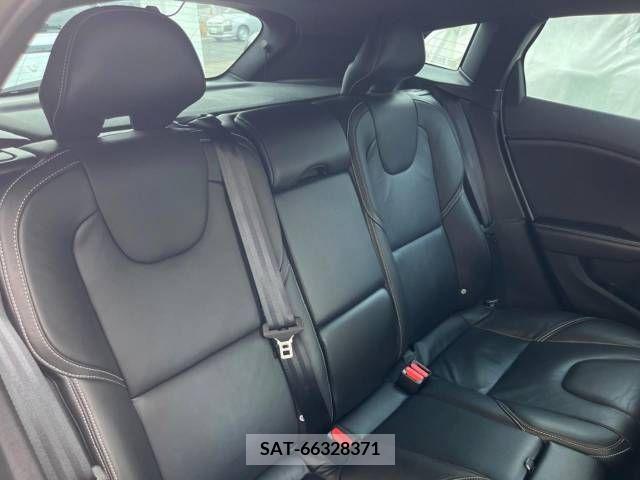 Volvo V40 2016-03 370214-12