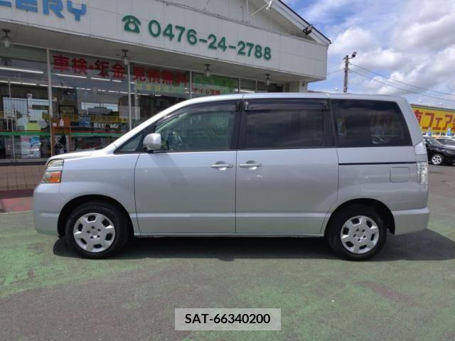 Toyota VOXY 2005-06 370492-11