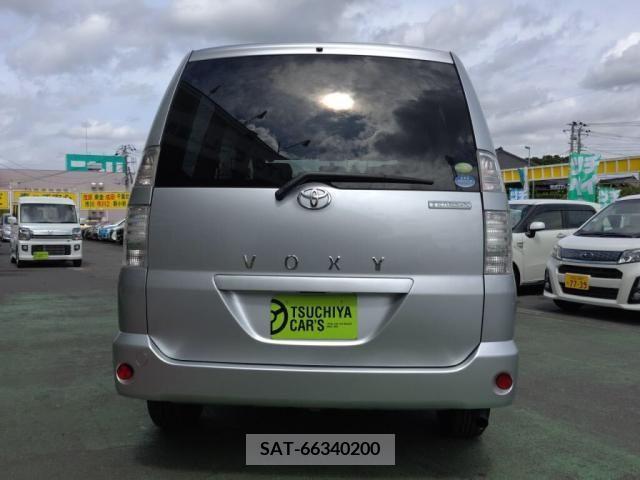 Toyota VOXY 2005-06 370492-9