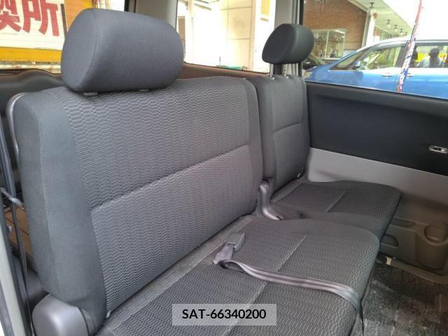 Toyota VOXY 2005-06 370492-21
