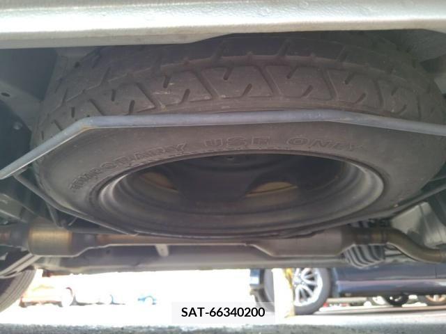 Toyota VOXY 2005-06 370492-29