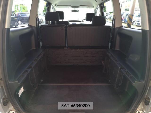 Toyota VOXY 2005-06 370492-24