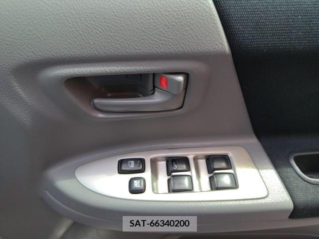Toyota VOXY 2005-06 370492-19