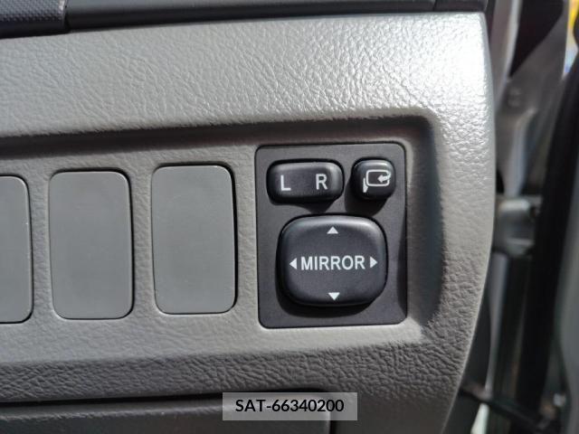 Toyota VOXY 2005-06 370492-18