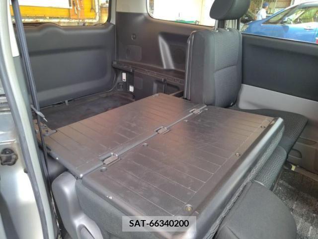 Toyota VOXY 2005-06 370492-22
