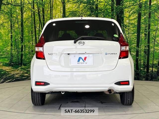 Nissan NOTE 2018-05 305417-11