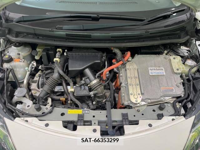 Nissan NOTE 2018-05 305417-14