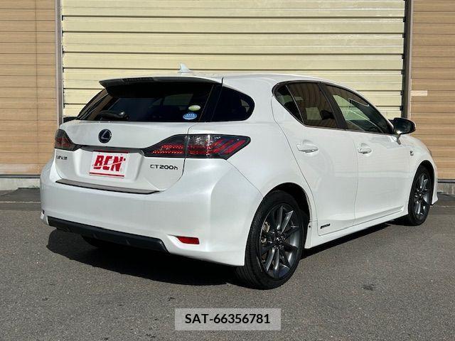 Lexus CT 2011-06 275212-8