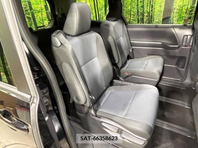 Toyota NOAH 2023-04 205766-9