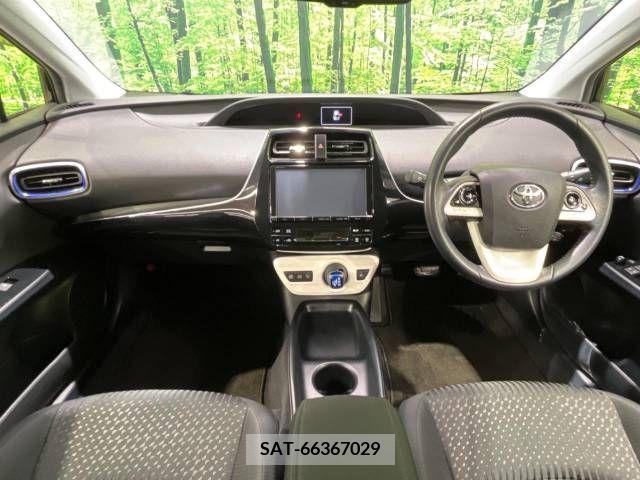 Toyota PRIUS 2016-08 282302-1