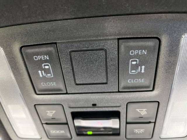 Toyota VOXY 2022-04 6414-2