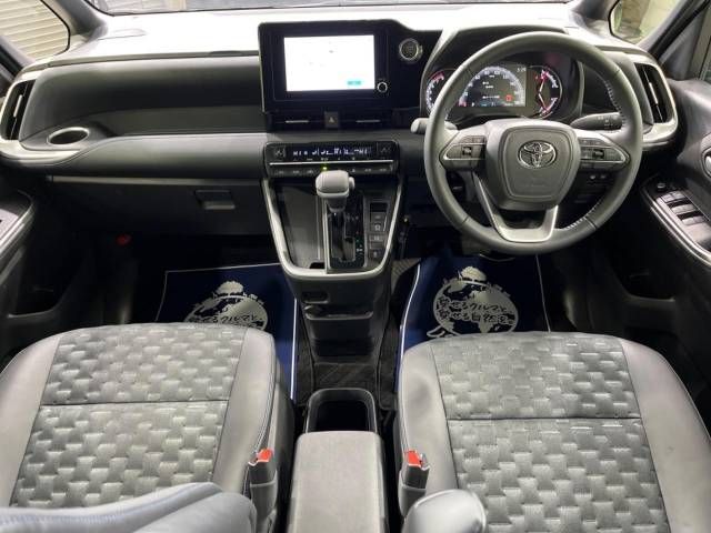 Toyota VOXY 2022-04 6414-1