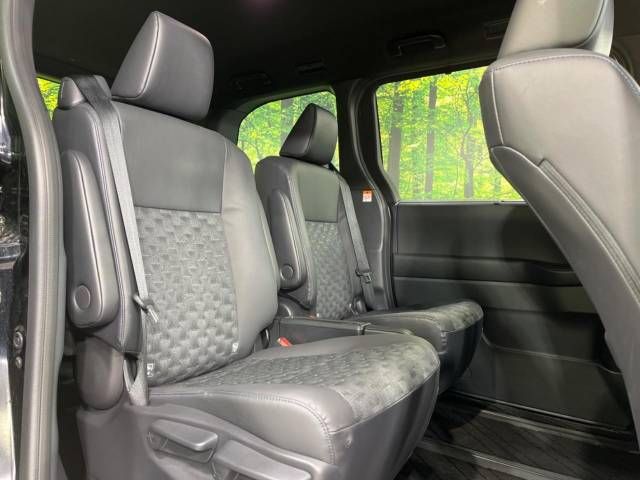 Toyota VOXY 2022-04 6414-8