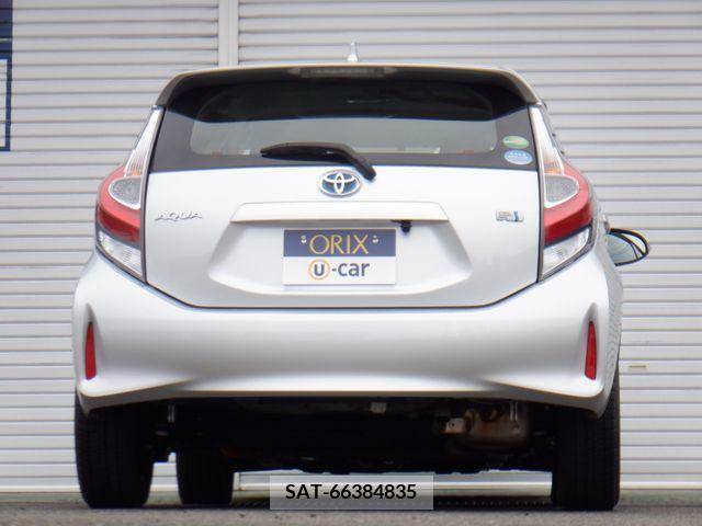 Toyota AQUA 2017-12 328297-21