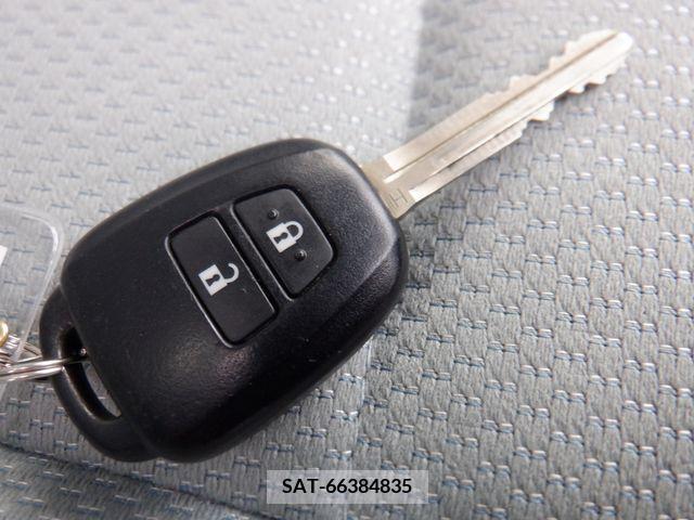 Toyota AQUA 2017-12 328297-15
