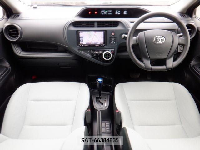 Toyota AQUA 2017-12 328297-1