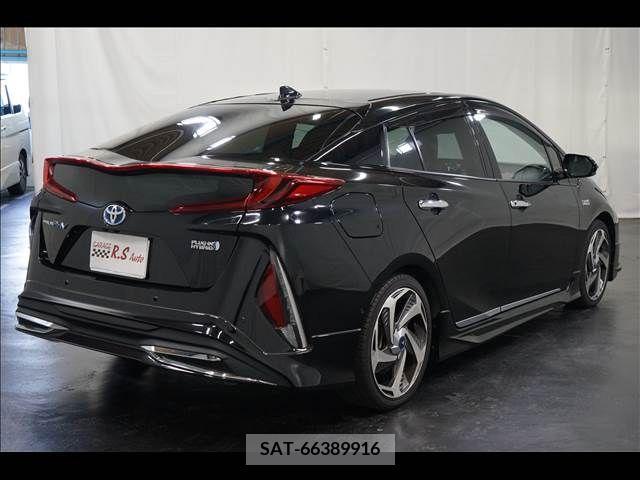 Toyota PRIUS PHV 2017-06 351798-8