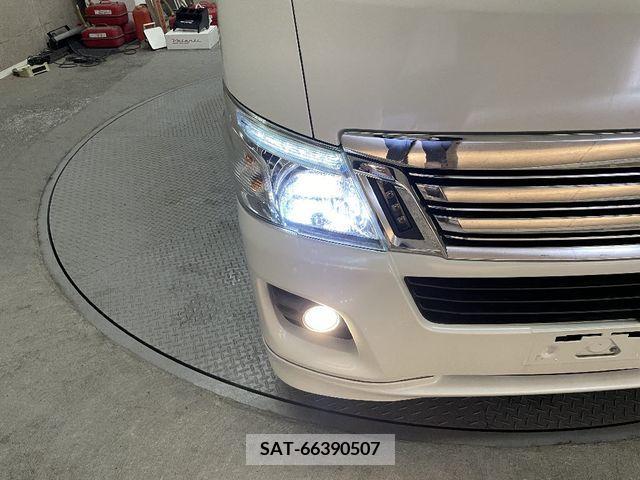 Nissan NV350 Caravan 2017-04 282459-8
