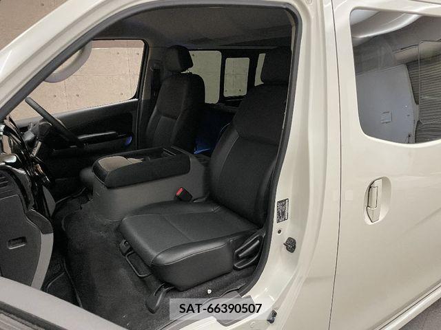 Nissan NV350 Caravan 2017-04 282459-11