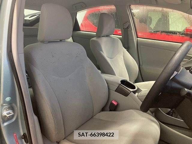 Toyota PRIUS 2013-04 322135-8