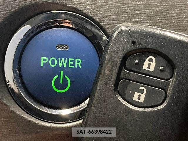 Toyota PRIUS 2013-04 322135-6