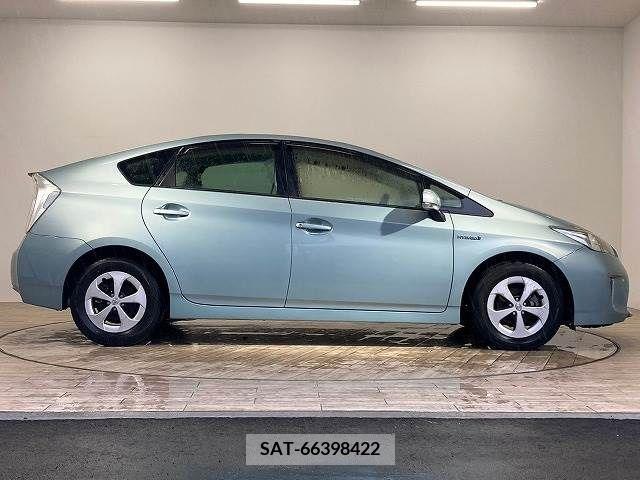 Toyota PRIUS 2013-04 322135-14