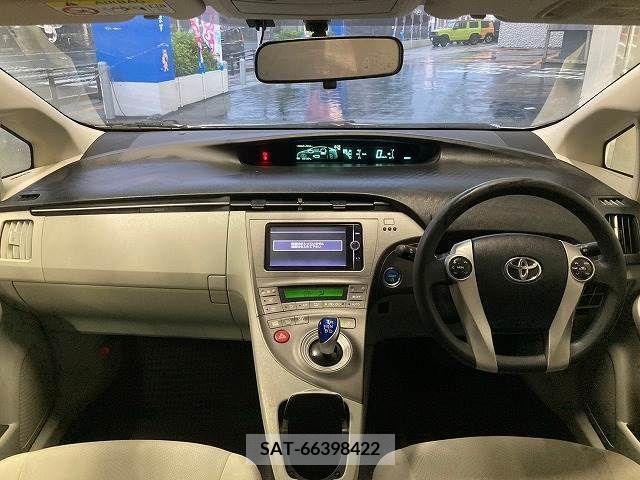 Toyota PRIUS 2013-04 322135-1