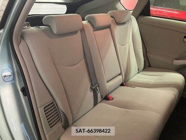 Toyota PRIUS 2013-04 322135-9
