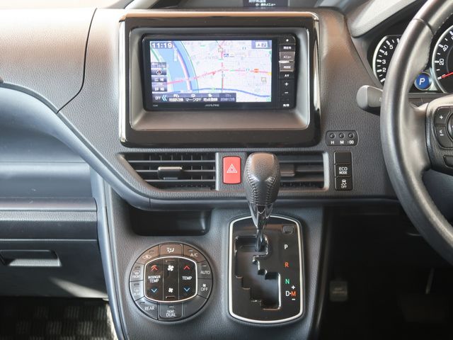 Toyota VOXY 2015-02 180524-12