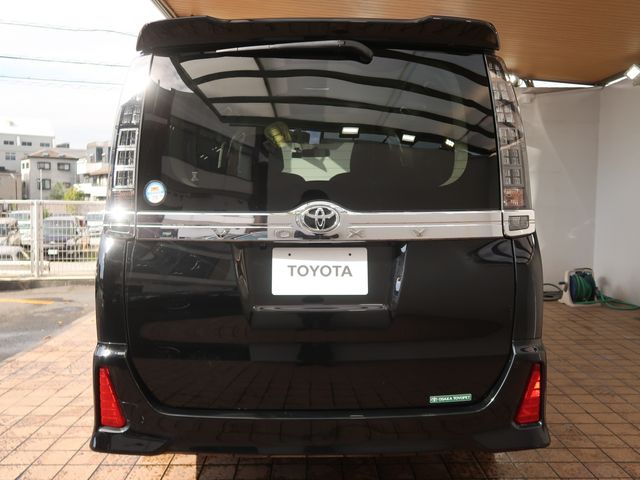 Toyota VOXY 2015-02 180524-9