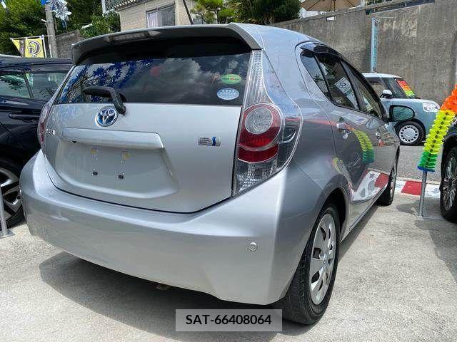 Toyota AQUA 2012-11 356322-1
