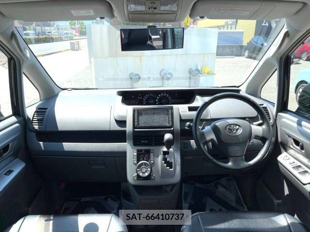 Toyota VOXY 2007-10 327618-1