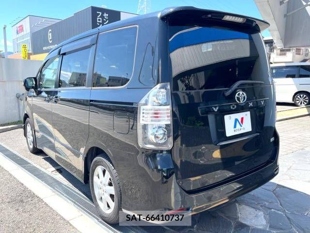 Toyota VOXY 2007-10 327618-19