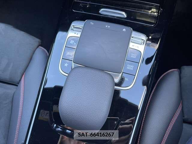 Mercedes Benz A-CLASS 2018-12 210140-10