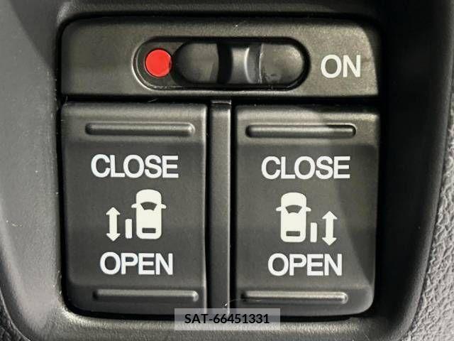 Honda N BOX CUSTOM 2017-03 217586-2