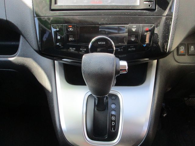 Nissan SERENA 2011-11 18298-7