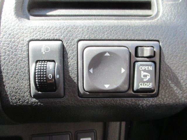 Nissan SERENA 2011-11 18298-8