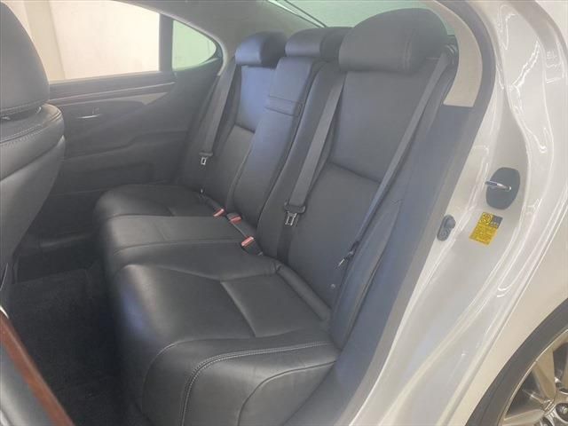 Lexus LS 2014-06 187378-20