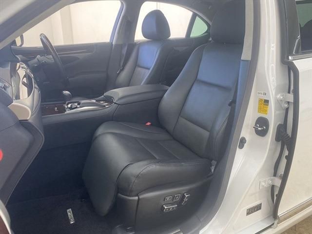Lexus LS 2014-06 187378-19
