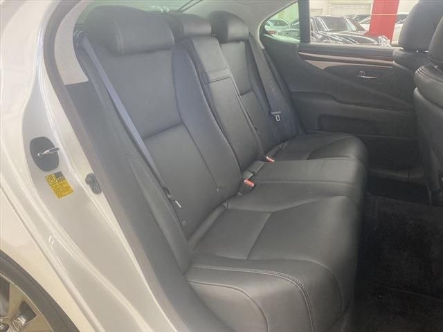 Lexus LS 2014-06 187378-18