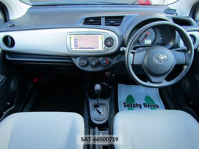 Toyota VITZ 2011-08 221242-1