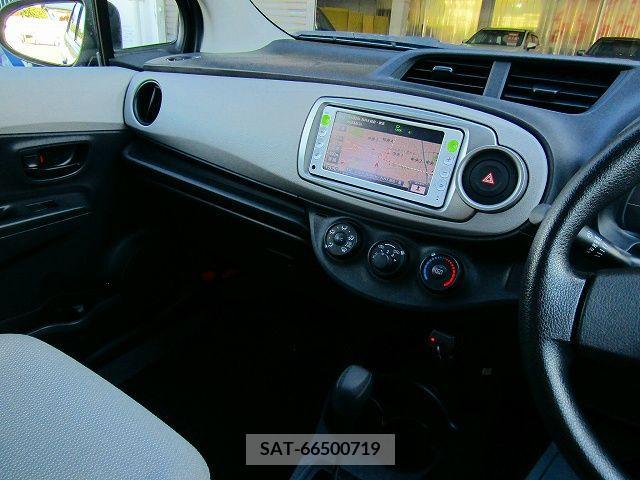 Toyota VITZ 2011-08 221242-4