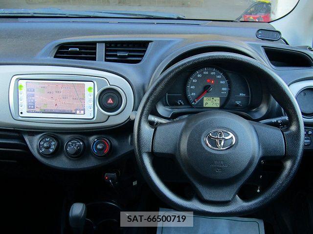 Toyota VITZ 2011-08 221242-7