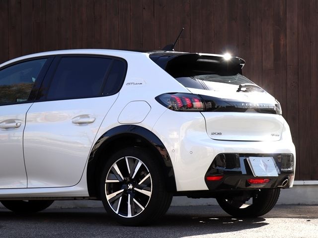 Peugeot 208 2021-01 183212-13