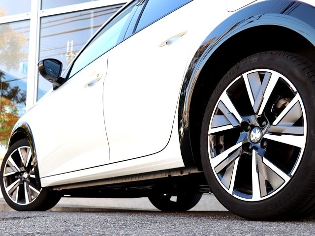 Peugeot 208 2021-01 183212-11