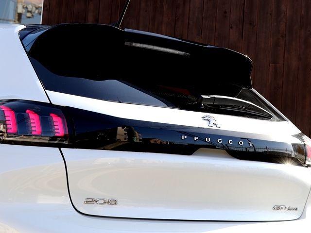 Peugeot 208 2021-01 183212-14