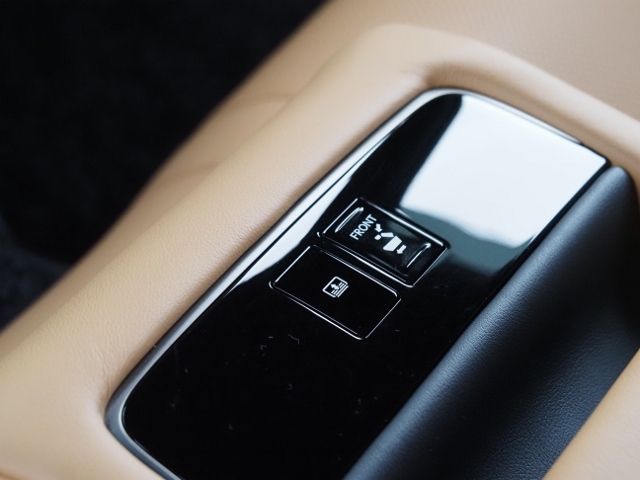 Lexus LS 2021-02 185928-13